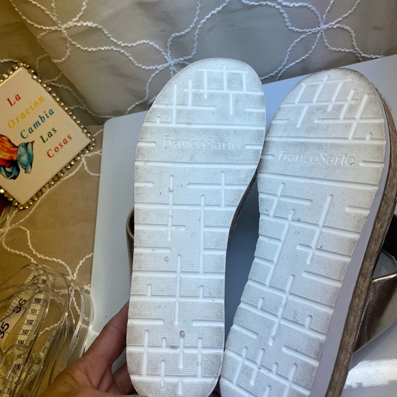 (P3) Franco Sarto gold leather platform sandals, women's size 8 - Picture 4 of 13